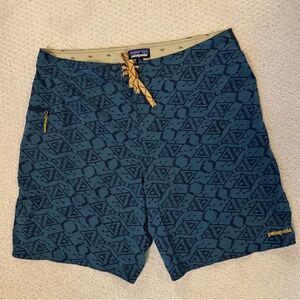 Patagonia Men's Patterned Blue Board Shorts Size 38